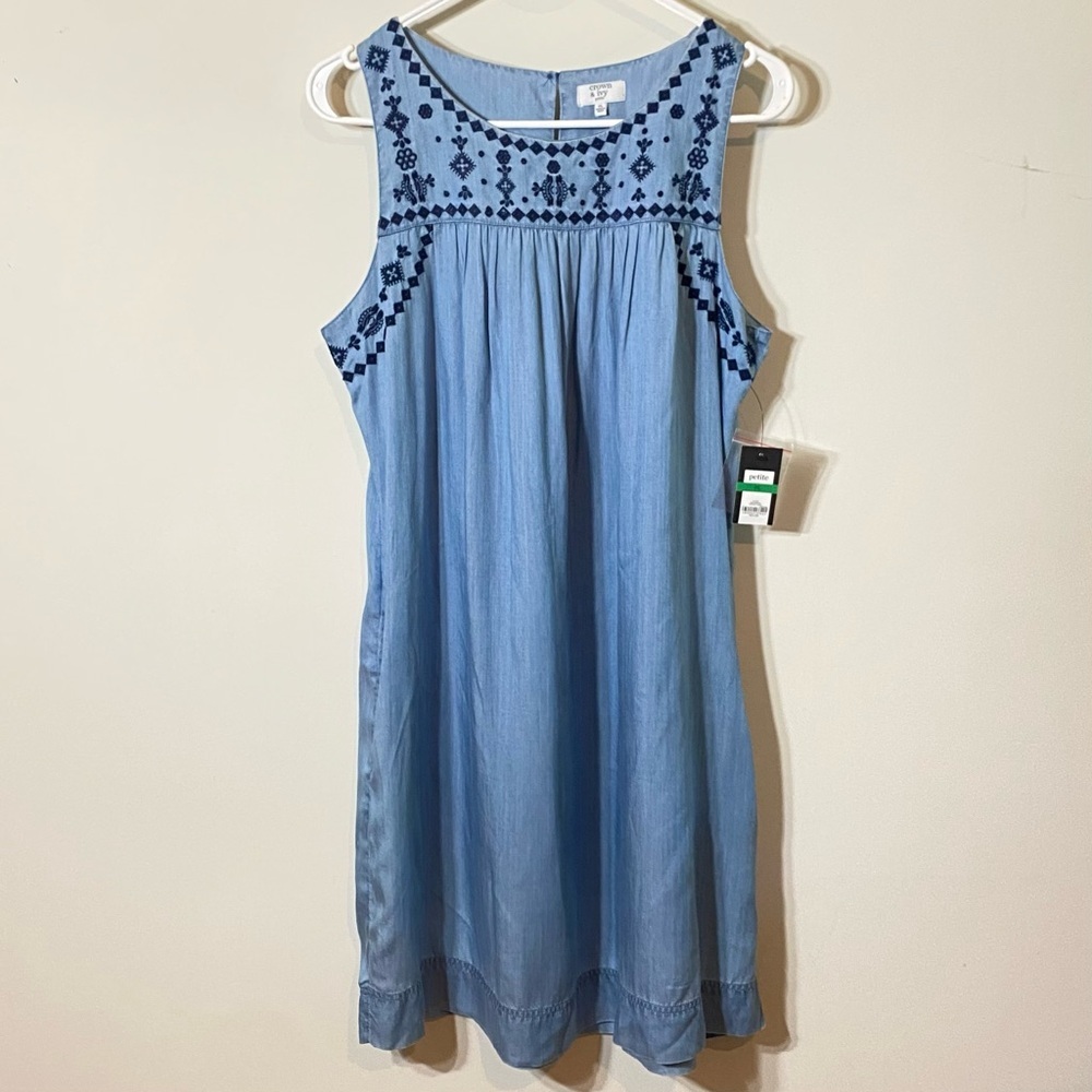 Crown & Ivy Sz PL Lightweight Blue Denim Embroidered Sleeveless Dress